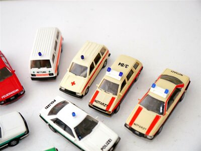 Rietze Einsatzfahrzeuge - Feuerwehr, Polizei, Notarzt (12 Stck) 1:87