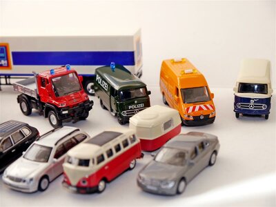 Schuco 14 Fahrzeuge - Pkw, VW Bus, LKW, Einsatzfahrzeuge 1:87