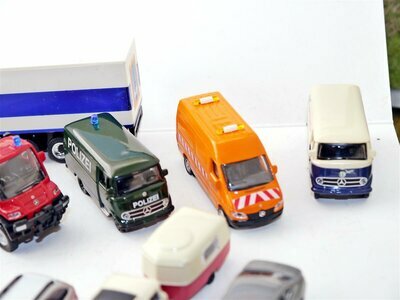 Schuco 14 Fahrzeuge - Pkw, VW Bus, LKW, Einsatzfahrzeuge 1:87