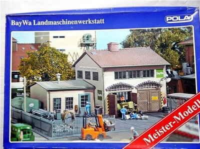 Pola 846 H0 BayWa Landmaschinenwerkstatt