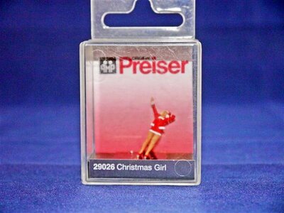 Preiser 29026 Christmas Girl 1:87