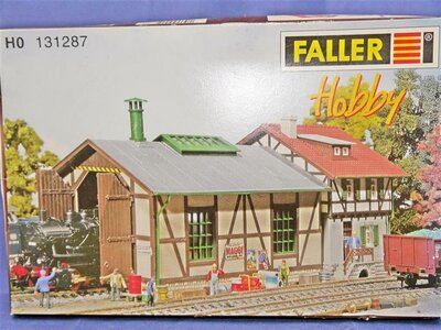 Faller 131287 H0 Lokschuppen mit Haus