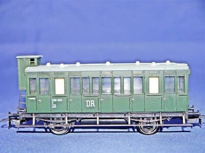 Piko H0 Abteilwagen mit Bremserhaus der DR