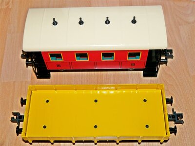 Märklin Maxi Dampflok mit Güterwagen und Personenwagen Spur 1