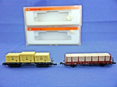 Arnold 4961 + 4475 N Containerwagen + Rungenwagen der DB