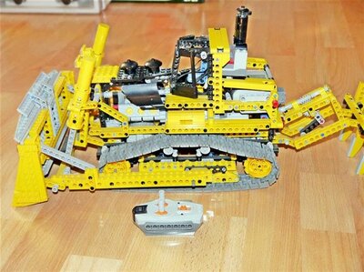 Lego Technic 8275 RC Bulldozer mit Motor