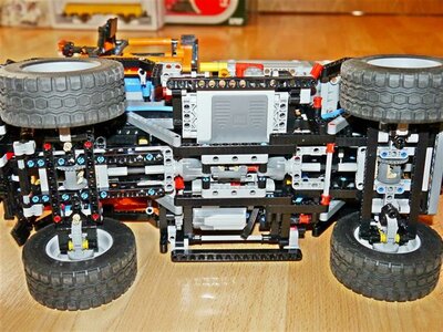 Lego Technic 8110 Unimog Mercedes Benz mit Pneumatik