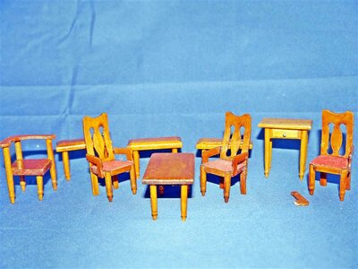 Puppenmöbel für Puppenhaus, Stühle Tische aus Holz