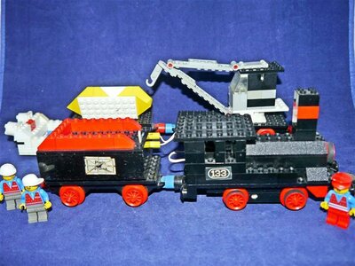 Lego Lok 133 mit Motor, Tender und Güterwagen