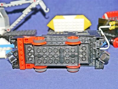 Lego Lok 133 mit Motor, Tender und Güterwagen
