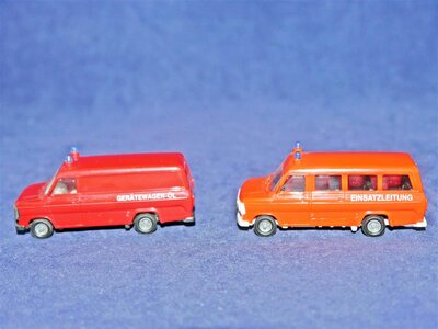 Praline Ford Transit Feuerwehr Einsatzleitung und Gertewagen 1:87