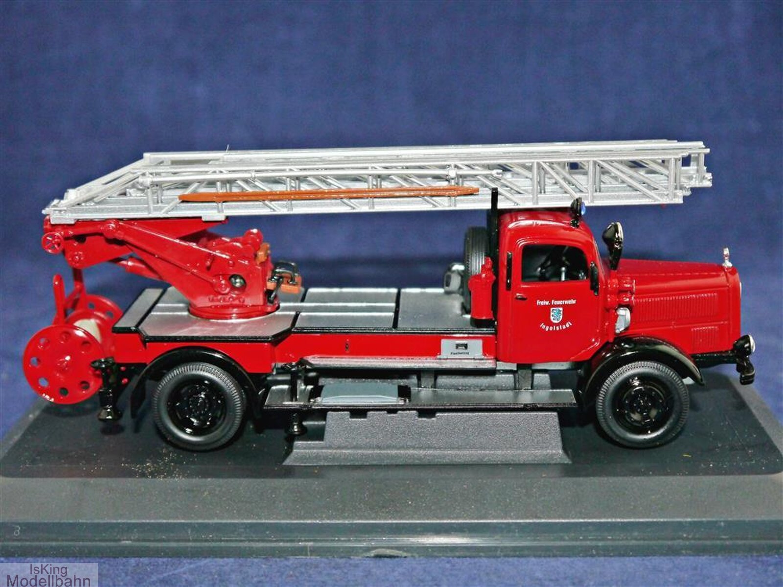 Signature Series 1944 Mercedes Benz L4500F 1:43