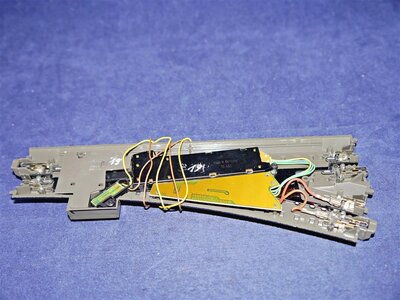 Mrklin 24611 H0 C-Gleis Weiche links Digital + Weichenlaterne