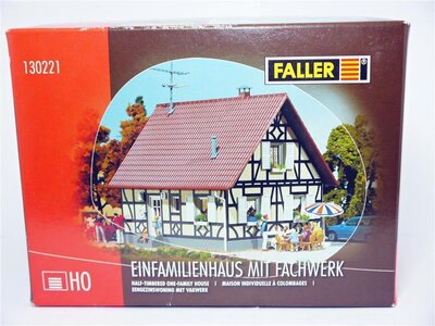 Faller 130221 H0 Einfamilienhaus mit Fachwerk