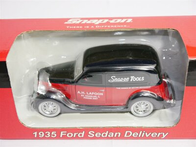 Snap-on 1935 Ford Sedan Delivery 1:38