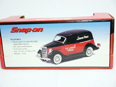 Snap-on 1935 Ford Sedan Delivery 1:38