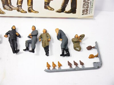 Tamiya 35214 Militr Figuren Russian Army Tank Crew bemalt 1:35