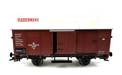 Fleischmann 5885 K H0 gedeckter Gterwagen Gm Schwerin