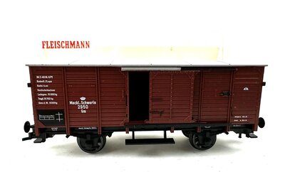 Fleischmann 5885 K H0 gedeckter Gterwagen Gm Schwerin