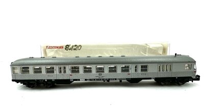 Fleischmann 8120 N Nahverkehrs-Steuerwagen 2 Kl. der DB mit Licht