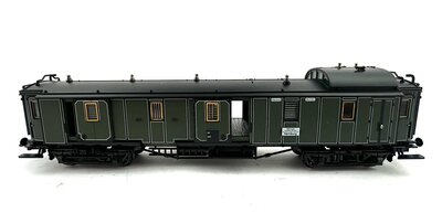 Trix 23764 H0 Schnellzug-Gepckwagen mit Ladegut