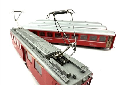 Bemo 1266 H0m ABe 4/4 45 Bernina Triebwagen mit 3 Wagen der RhB