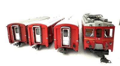 Bemo 1266 H0m ABe 4/4 45 Bernina Triebwagen mit 3 Wagen der RhB