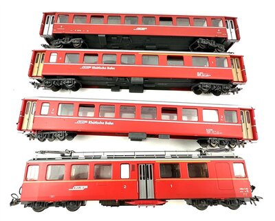 Bemo 1266 H0m ABe 4/4 45 Bernina Triebwagen mit 3 Wagen der RhB