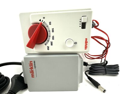 Mrklin 66191 H0 Digital Trafo 18 VA + Fahrregler