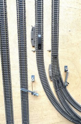 Modelleisenbahnanlage mit Drehscheibe und Fleischmann Profi-Gleisen