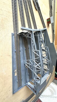 Modelleisenbahnanlage mit Drehscheibe und Fleischmann Profi-Gleisen