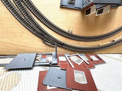 Modelleisenbahnanlage mit Drehscheibe und Fleischmann Profi-Gleisen