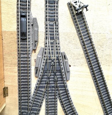 Modelleisenbahnanlage mit Drehscheibe und Fleischmann Profi-Gleisen