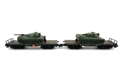 Arnold 4970 N 2 Flachwagen SSmks mit Panzer Ep.III der DB