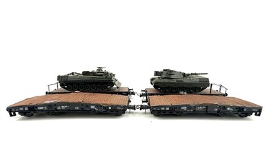 Roco 46380 H0 4 Schwerlastwagen Rlmmp mit Panzer