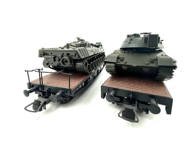 Roco 46380 H0 4 Schwerlastwagen Rlmmp mit Panzer