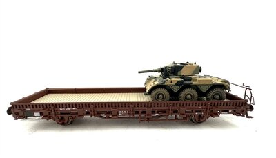 Roco H0 Flachwagen mit Militr-Fahrzeug