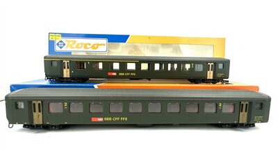 Roco 44337 + 44324 H0 2 Personenwagen der SBB