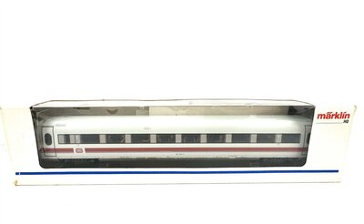 Mrklin H0 Zwischenwagen zum ICE 1 Ep.VI der DB mit Figuren