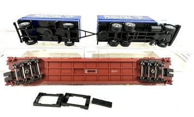 Fleischmann 5273 H0 Niederflurwagen mit LKW Panalpina