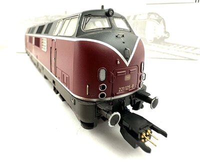Mrklin 37820 H0 Diesellok BR 221 Ep.IV der DB mfx in digital