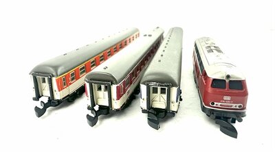 Mrklin 8901 Zugset mit Diesellok BR 216 + 3 Personenwagen Spur Z