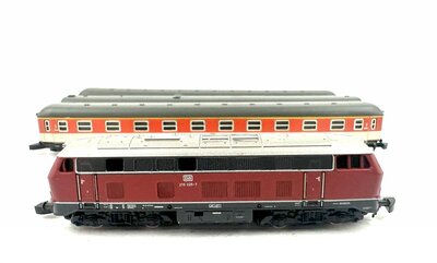 Mrklin 8901 Zugset mit Diesellok BR 216 + 3 Personenwagen Spur Z