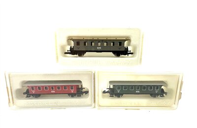 Mrklin Z 8700 + 8701 + 8739 3 Personenwagen der DB und KWStE