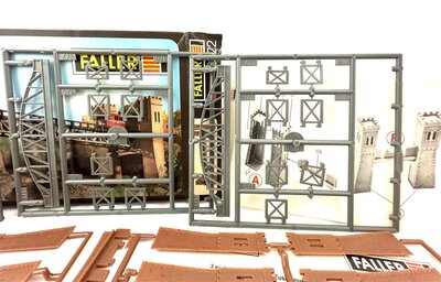 Faller 2922 Turmbrcke mit Brckenpfeiler in Spur Z