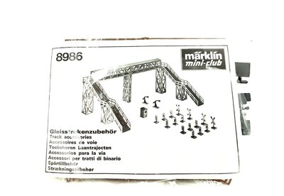Mrklin 8986 Gleisstreckenzubehr mit Fugngerbergang Spur Z