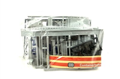 Mrklin 8972 Containerbahnhof als Bausatz in Spur Z