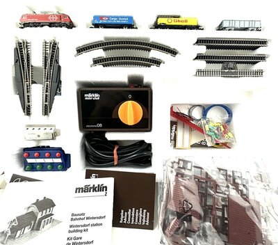 Mrklin 8185 Startset mit Elektrolok Re 4/4 der SBB in Spur Z