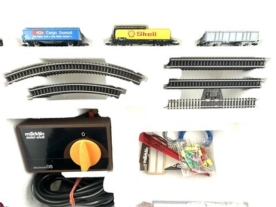 Mrklin 8185 Startset mit Elektrolok Re 4/4 der SBB in Spur Z
