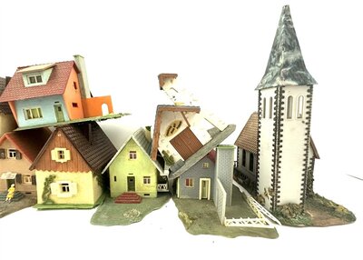 Faller Kibri Gebude mit Kirche 12 Stck in Spur Z
